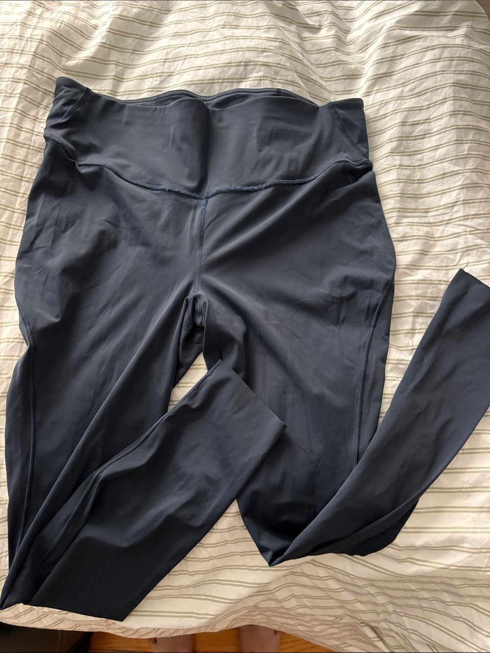 Navy Lululemon Wunder Train 28" Leggings